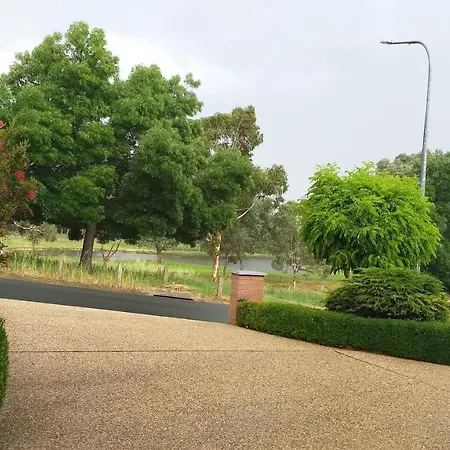 Sweet Home By The Golf Course Canberra Exterior photo