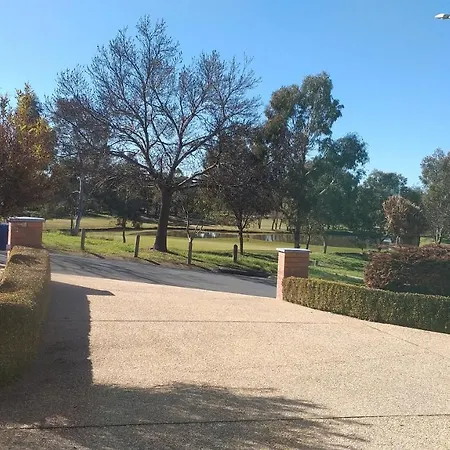 Sweet Home By The Golf Course Canberra Exterior photo